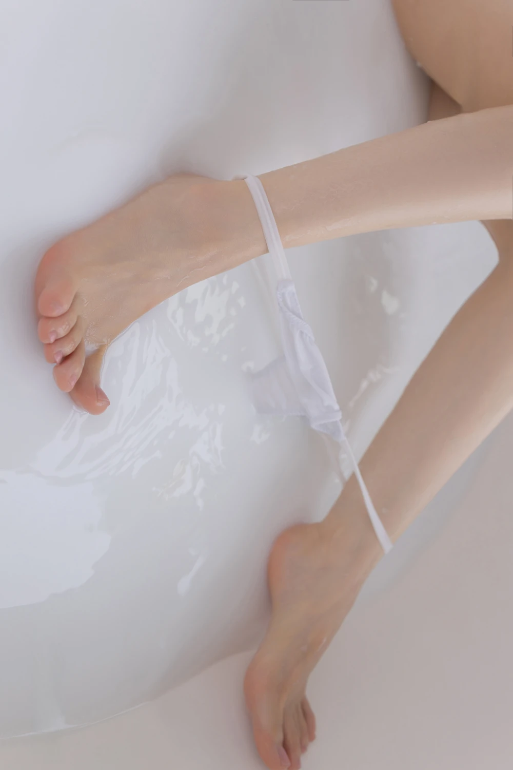鱼子酱Fish – 秀人网模特 奶浴+S - P112