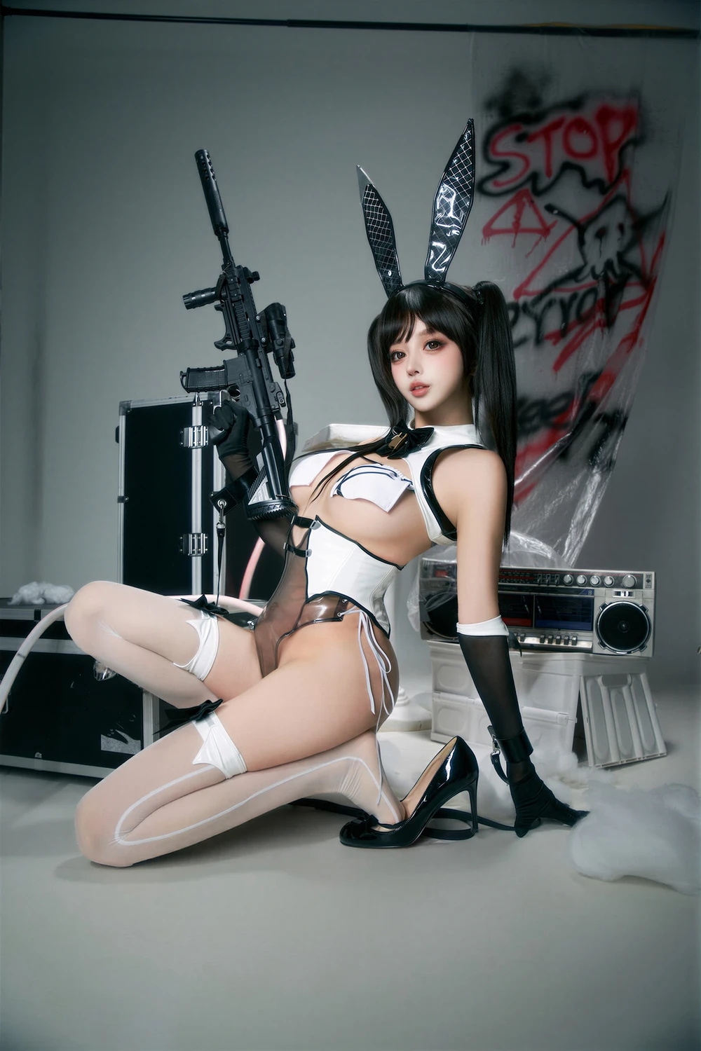 Cosplay 过期米线线喵 – Nikke胜利女神 贝伊闪耀兔女郎 - P23