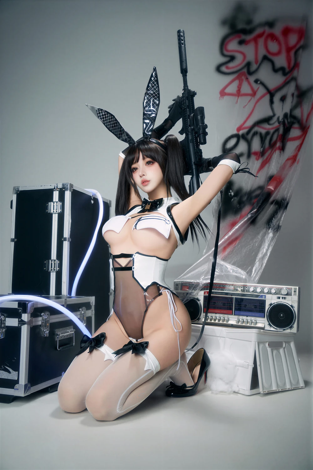 Cosplay 过期米线线喵 – Nikke胜利女神 贝伊闪耀兔女郎 - P24