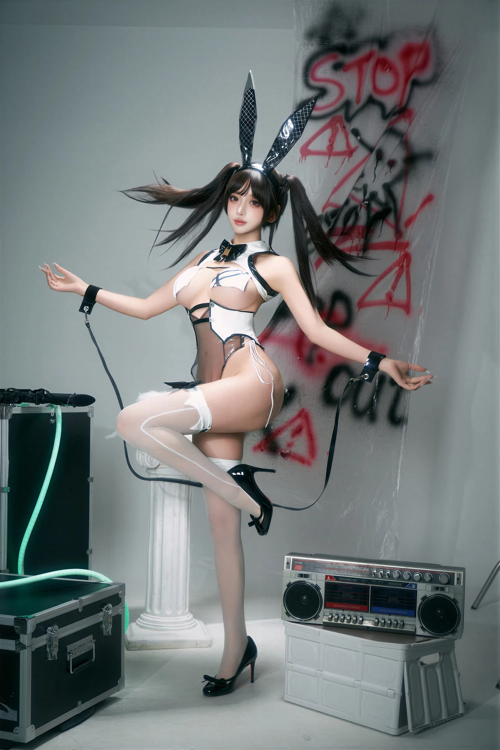 Cosplay 过期米线线喵 – Nikke胜利女神 贝伊闪耀兔女郎 - P32