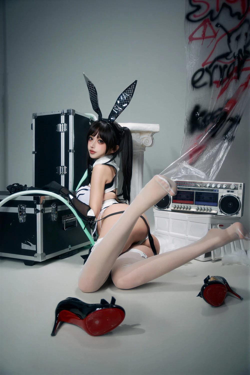 Cosplay 过期米线线喵 – Nikke胜利女神 贝伊闪耀兔女郎 - P48