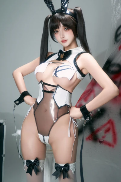 Cosplay 过期米线线喵 – Nikke胜利女神 贝伊闪耀兔女郎