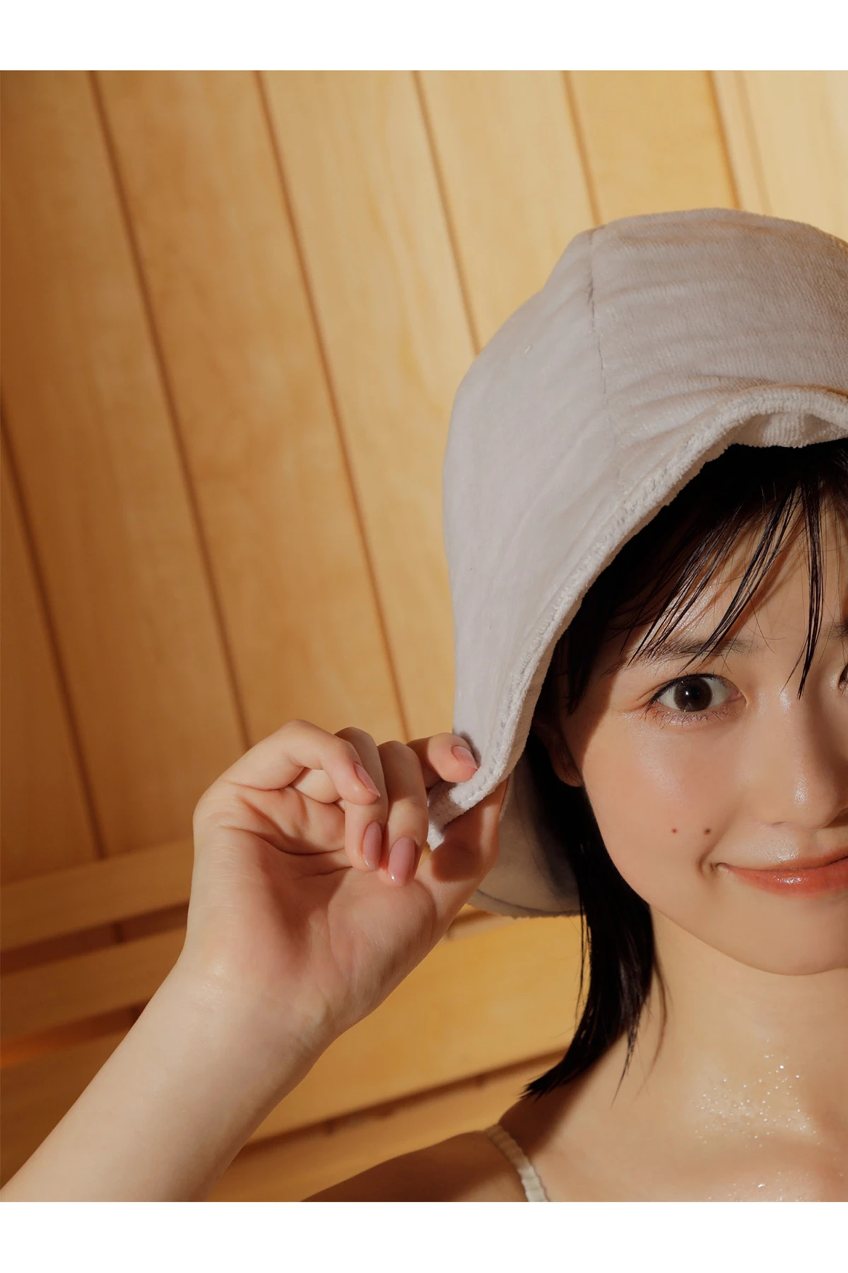 Yuzuha Saeki 冴木柚葉 – 写真集 「ゆずサウナ」 - P23