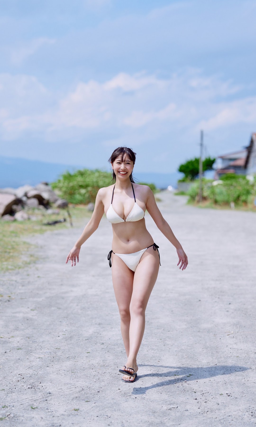 [JP] Aoi Mizobata (溝端葵) – 【大増量】 「100万ドルの笑顔の先に―」 (週プレ PHOTO BOOK) - P17