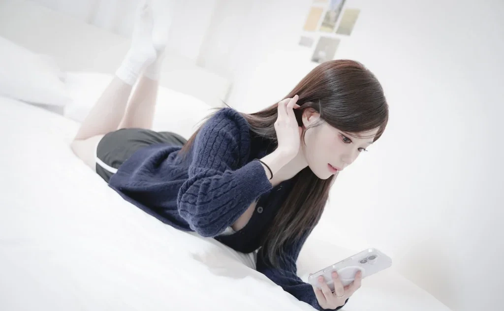 Haeun: Sweetbed (102 photos)