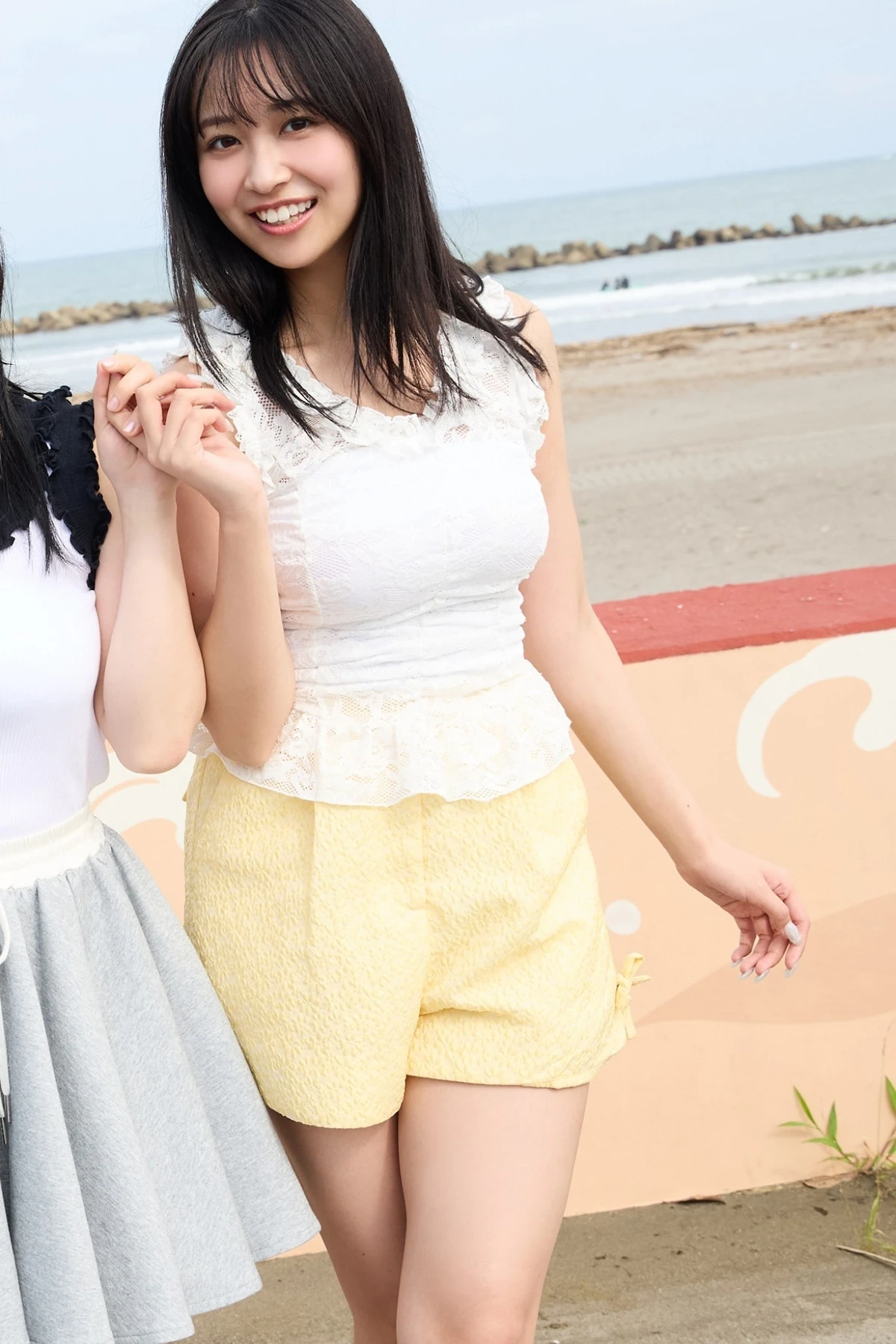 本郷柚巴 & 溝端葵 & 髙野真央 – FRIDAYデジタル写真集 「100％GIRLS！」 - P10