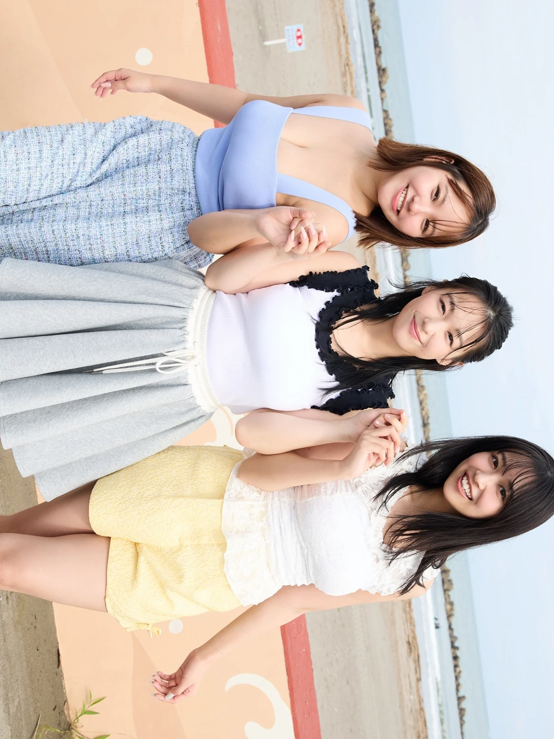 本郷柚巴 & 溝端葵 & 髙野真央 – FRIDAYデジタル写真集 「100％GIRLS！」 - P8