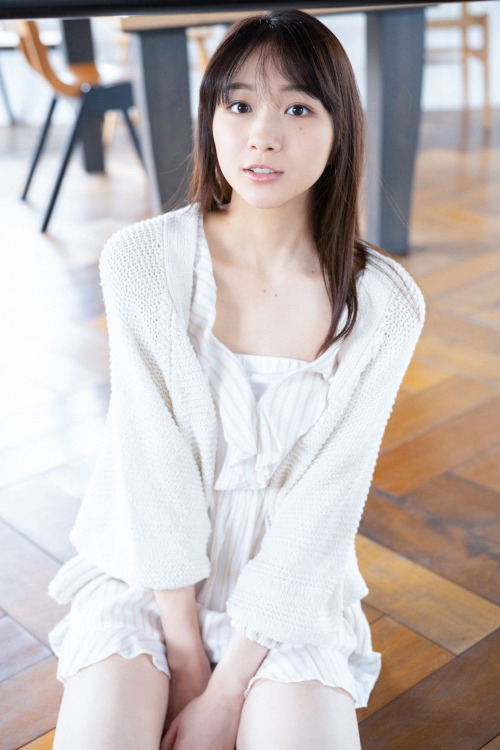 Airi Sugimoto 杉本愛里, ヤンマガWeb グラから見るか？エモから見るか？