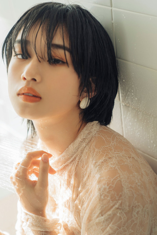 Yumi Kawai 河合優実, ヤンマガWeb グラから見るか？エモから見るか？