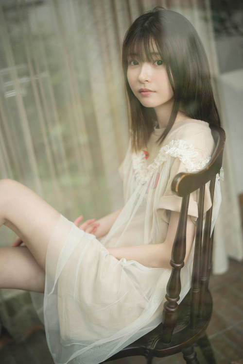 Miyuu Kotaka 小高実優, ヤンマガWeb グラから見るか？エモから見るか？