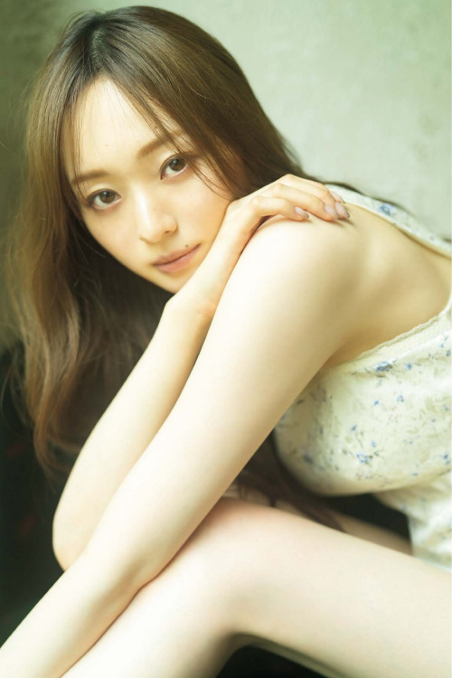 Minami Umezawa 梅澤美波, Big Comic Spirits 2022 No.39 (ビッグコミックスピリッツ 2022年39号)
