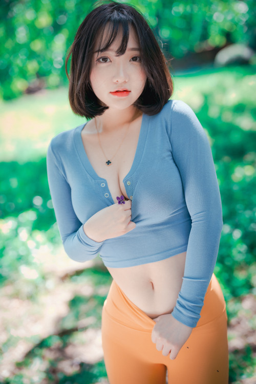 Son Yeeun 손예은, [DJAWA] Naughty Trekking Set.01