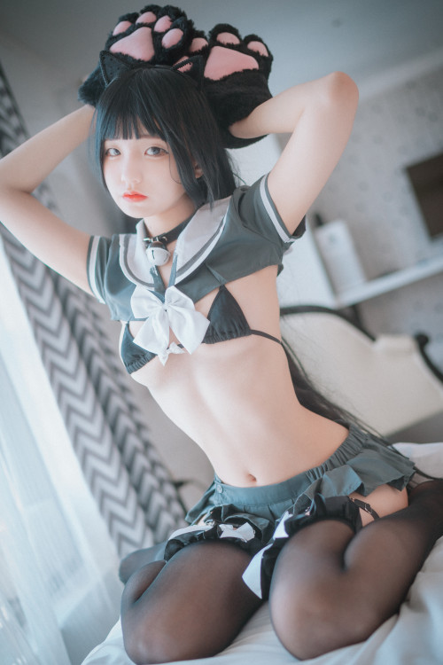 Jeong Jenny 정제니, [DJAWA] Katzenmädchen in Schuluniform