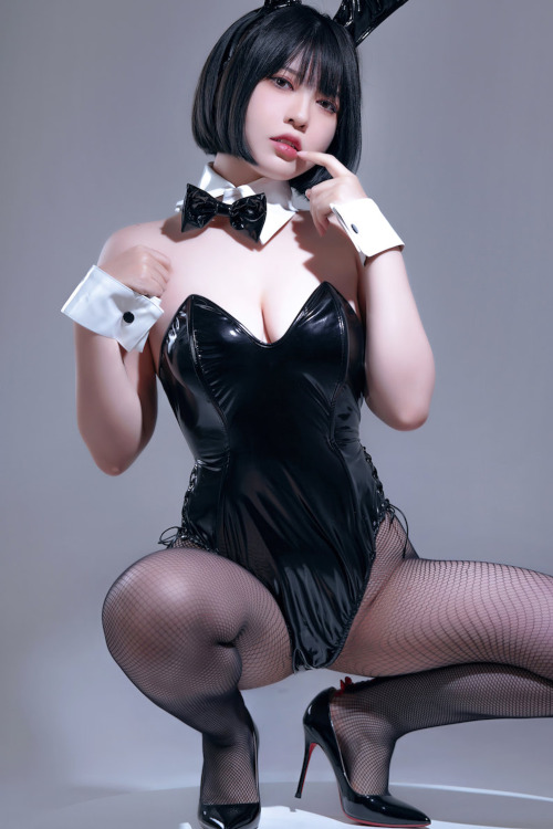 Cosplay 半半子 Bunny